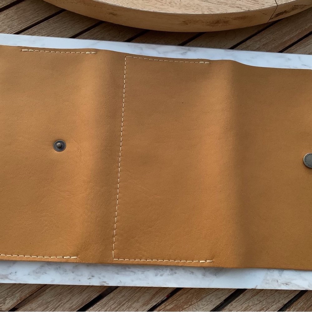 Portland Leather Wallet, Honeycomb 🦄 - Picture 3 of 4